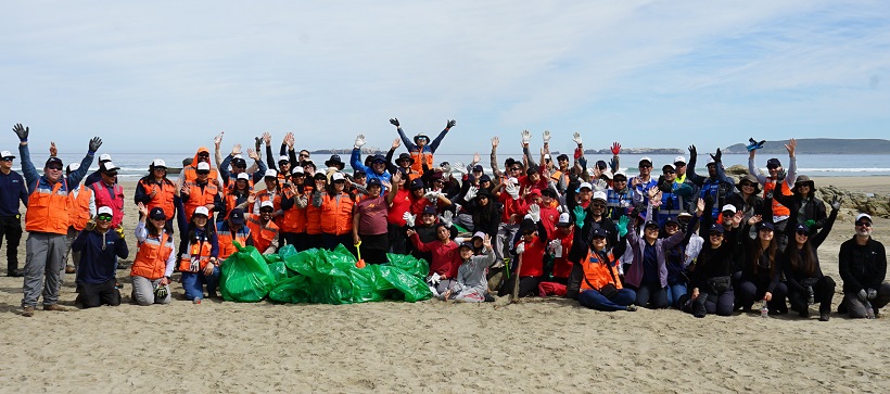 Día de la Limpieza de Playas: Minera Los Pelambres lidera exitosa jornada ambiental en Los Vilos