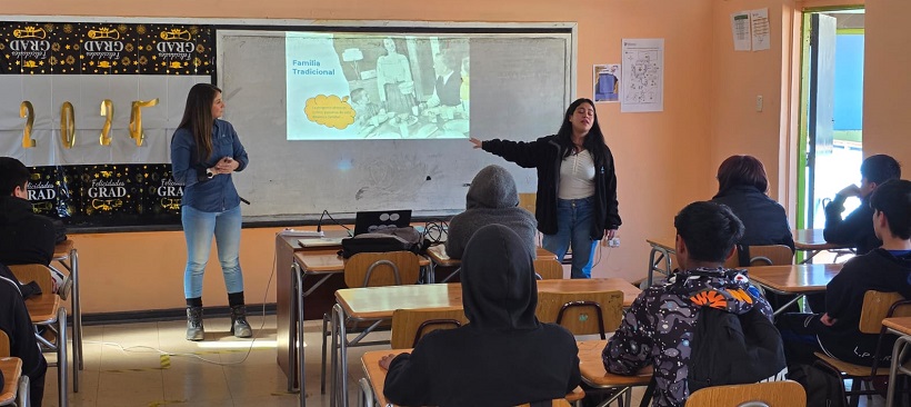 Charlas del Círculo de Mujeres inspiran a estudiantes de Illapel a romper estereotipos