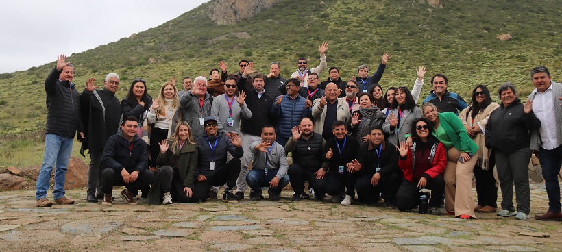 Alcaldes de todo el país destacan biodiversidad y valor turístico de cerro Santa Inés